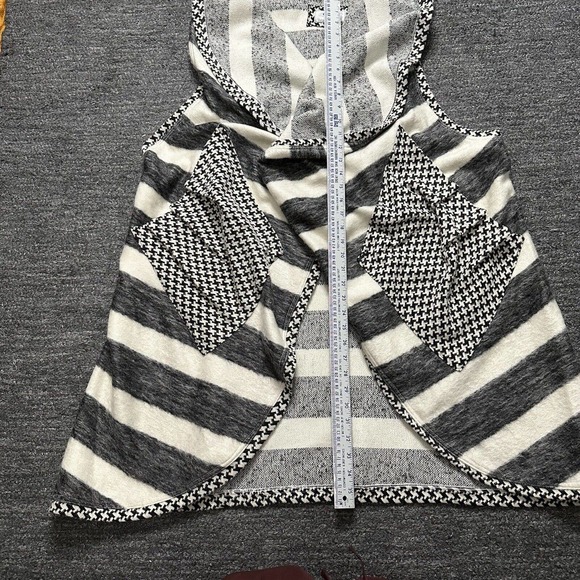 Dem Two Hands Vest Women One Size Gray White Shawl Stripe Artsy Art to Wear Wool - Picture 8 of 11